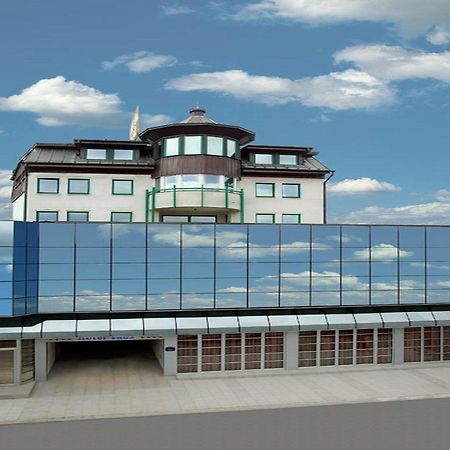 Tadz Hotel Novi Pazar Buitenkant foto