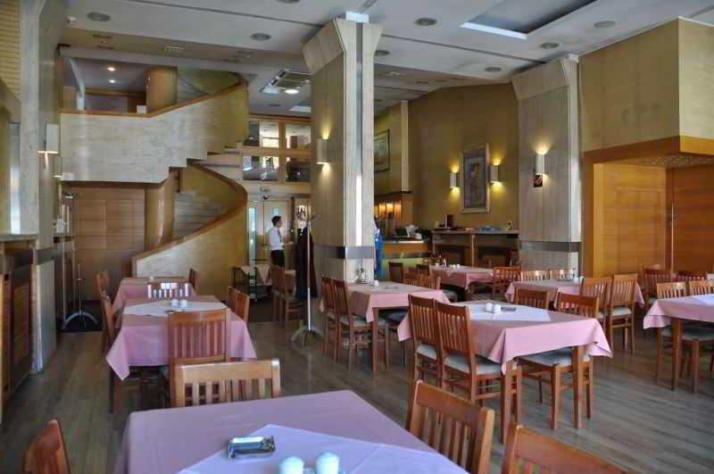 Tadz Hotel Novi Pazar Buitenkant foto