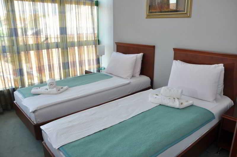 Tadz Hotel Novi Pazar Buitenkant foto