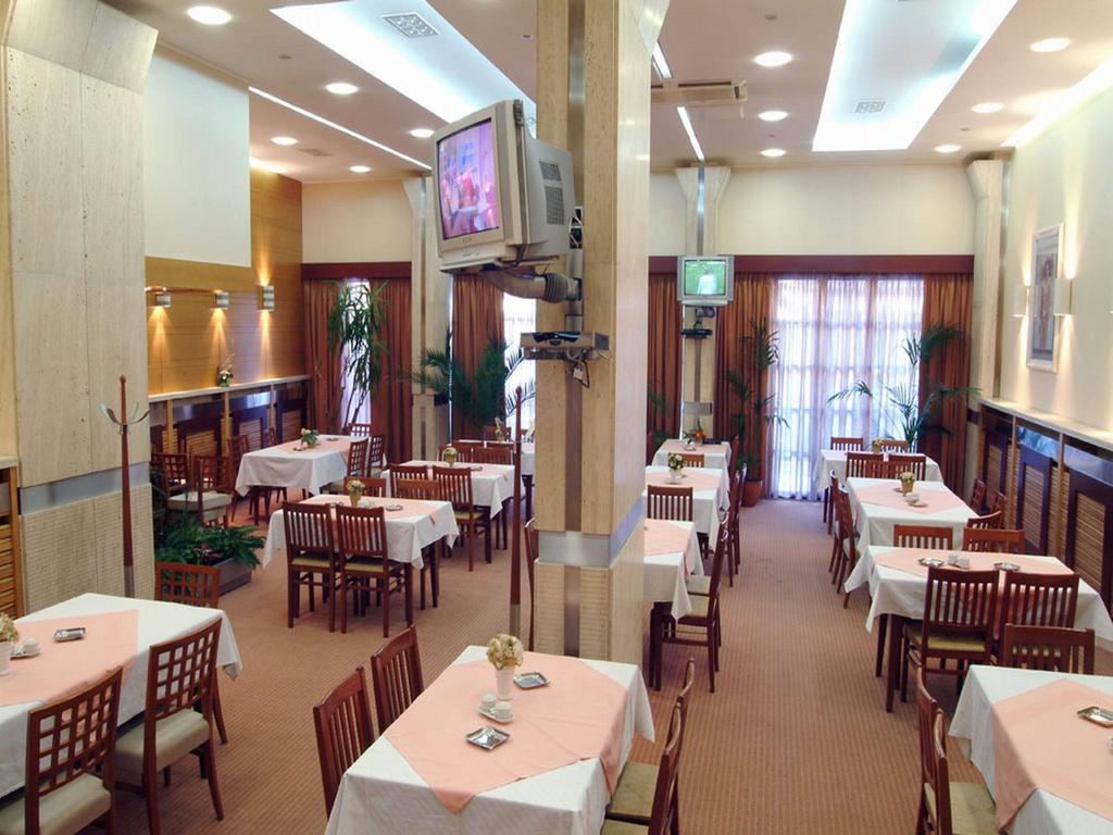 Tadz Hotel Novi Pazar Buitenkant foto