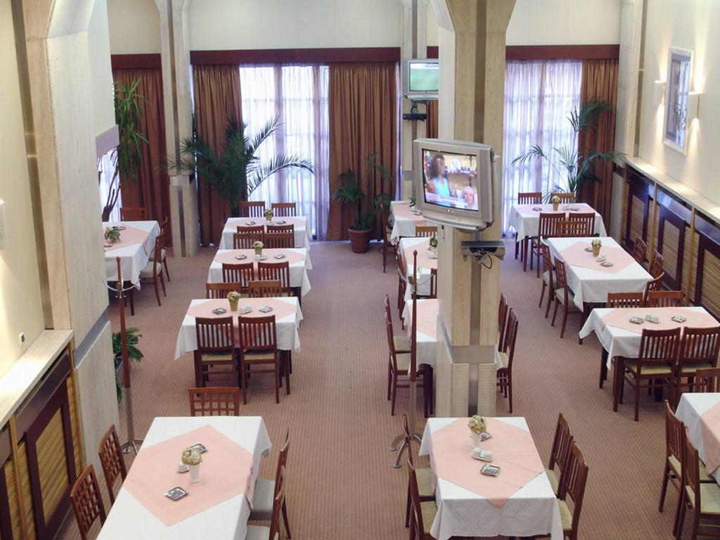 Tadz Hotel Novi Pazar Buitenkant foto