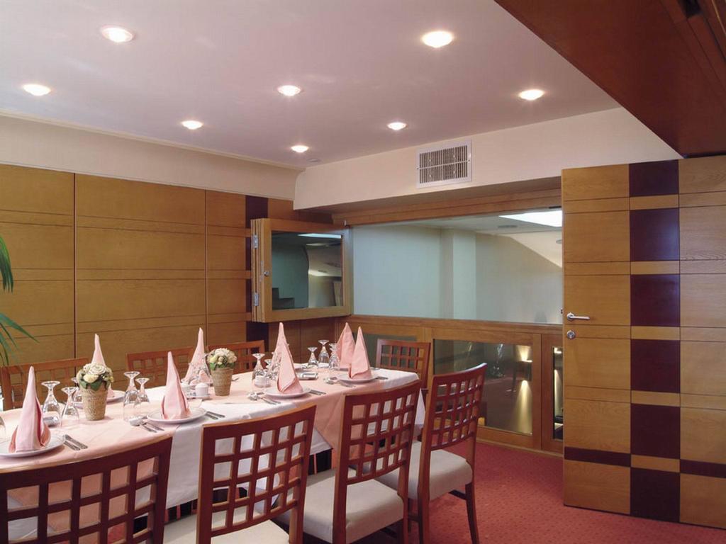 Tadz Hotel Novi Pazar Buitenkant foto