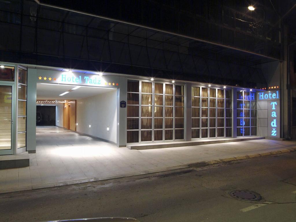 Tadz Hotel Novi Pazar Buitenkant foto