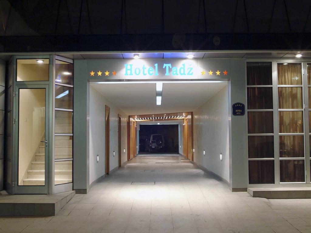 Tadz Hotel Novi Pazar Buitenkant foto