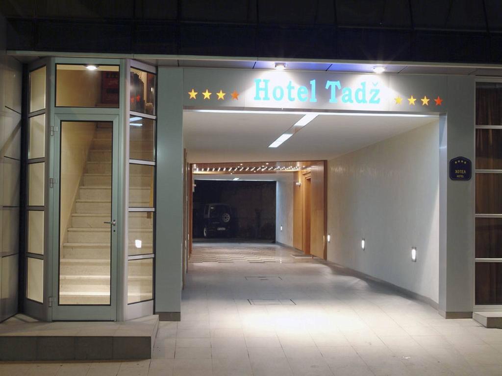 Tadz Hotel Novi Pazar Buitenkant foto